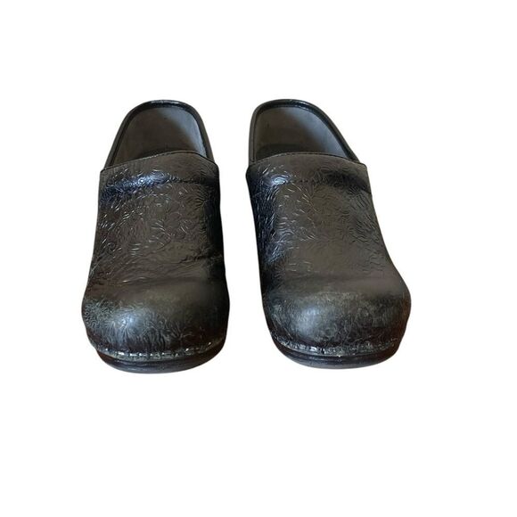 Dansko Black Embossed Clogs Woman’s Size 8.5 - Picture 14 of 15